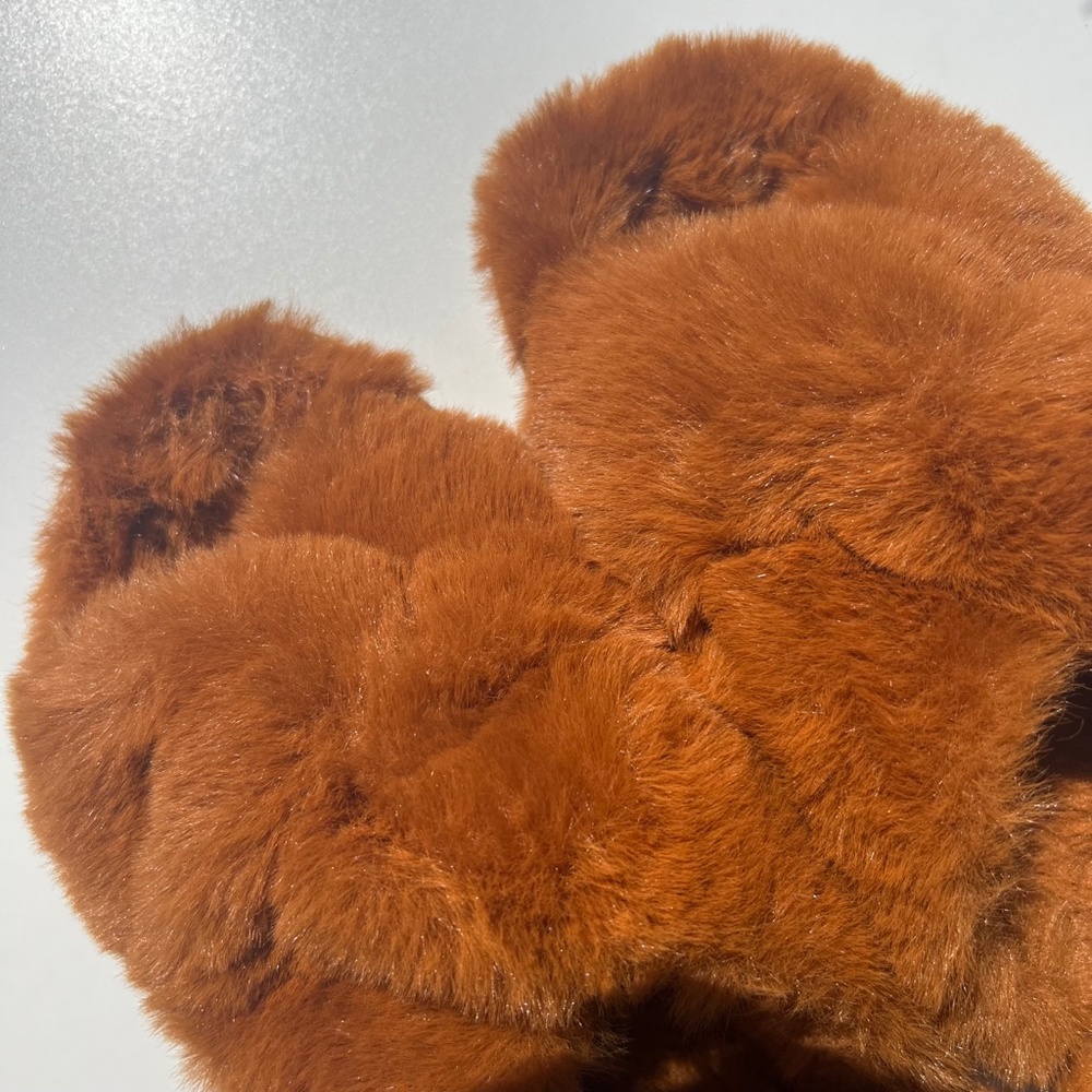 Gift with Purchase | Simons Slippers - Picture 5 of 5